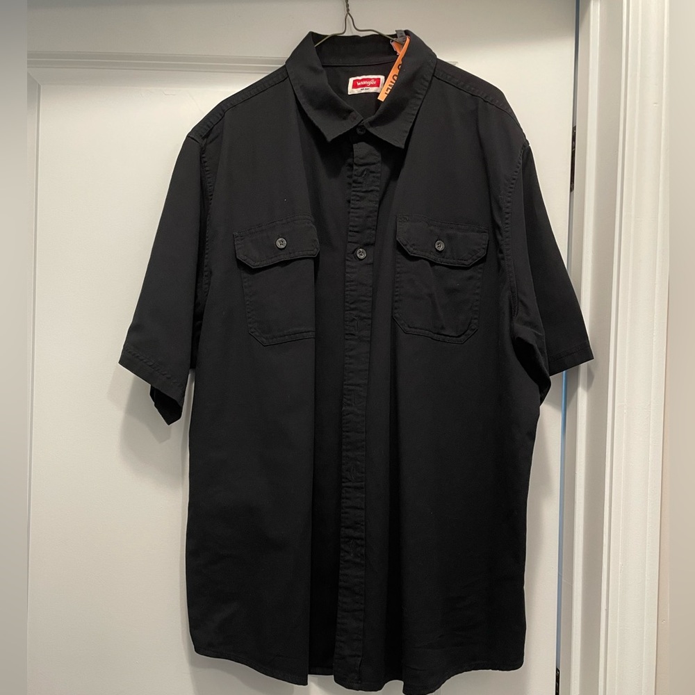Wrangler Button-Down Black Short Sleeve Shirt Sz-X-Large, 98% Cotton, 2% Spandex
